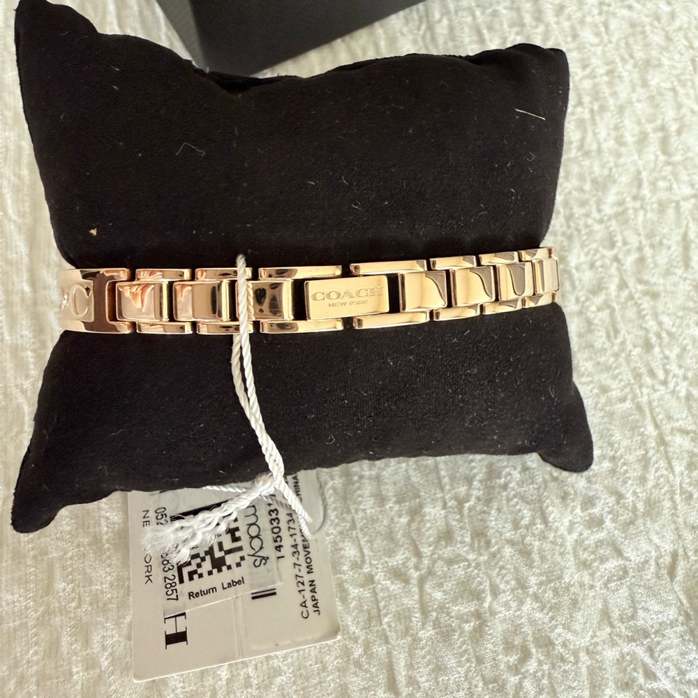 Coach Gold Watch Elegant Accessory - Picture 7 of 7